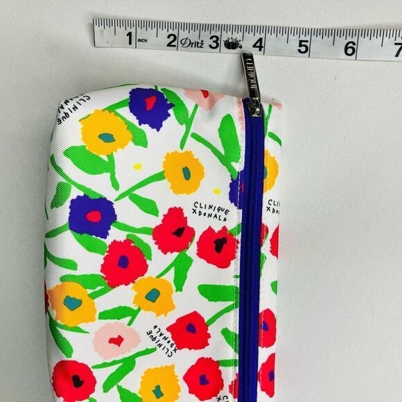 Clinique Floral Pouch Crystal Necklace & Stackable Bracelet Bundle - Picture 8 of 9